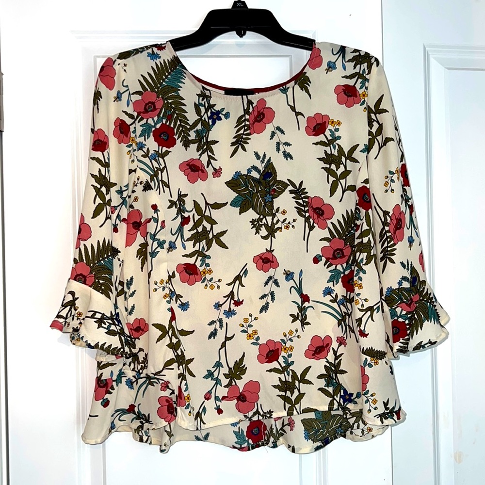 W5, size Medium, 100% polyester, floral blouse, full fashion, office attire